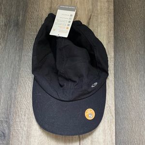 Women’s black fitness hat